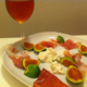 Burrata mit frischen Feigen und Prosciutto