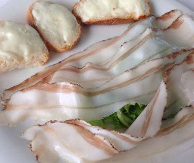 Crostini mit Taleggio und Lardo